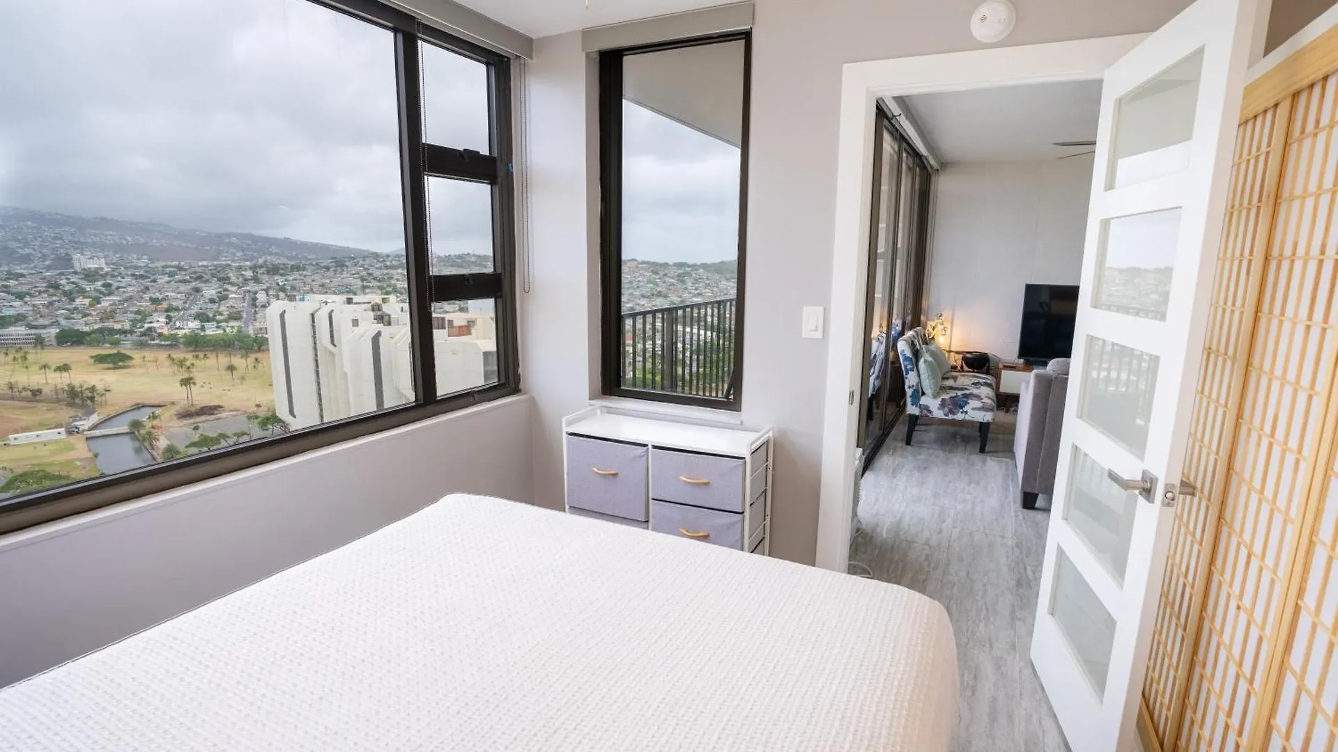 Sunrise Serenity On The 30Th Floor - Modern Waikiki Escape With Views And Free Parking Honolulu