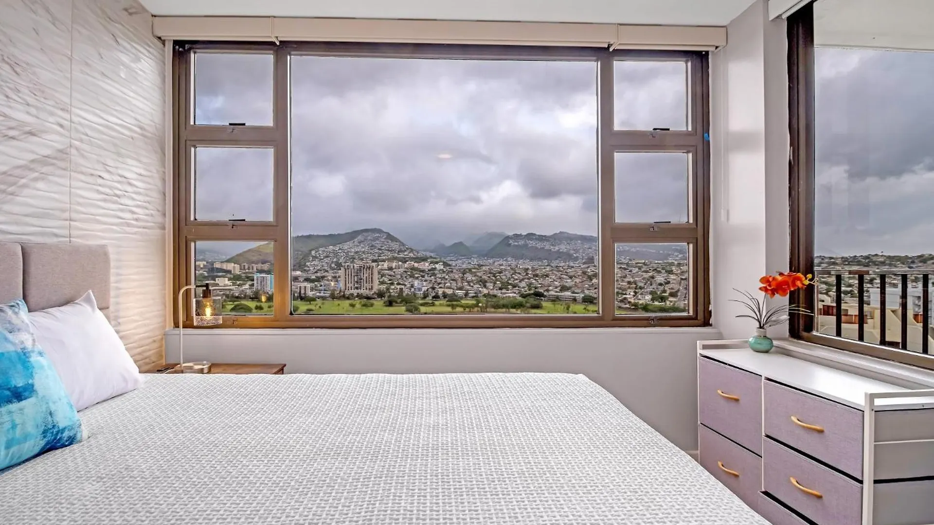 Apartamento Sunrise Serenity On The 30Th Floor - Modern Waikiki Escape With Views And Free Parking Honolulu