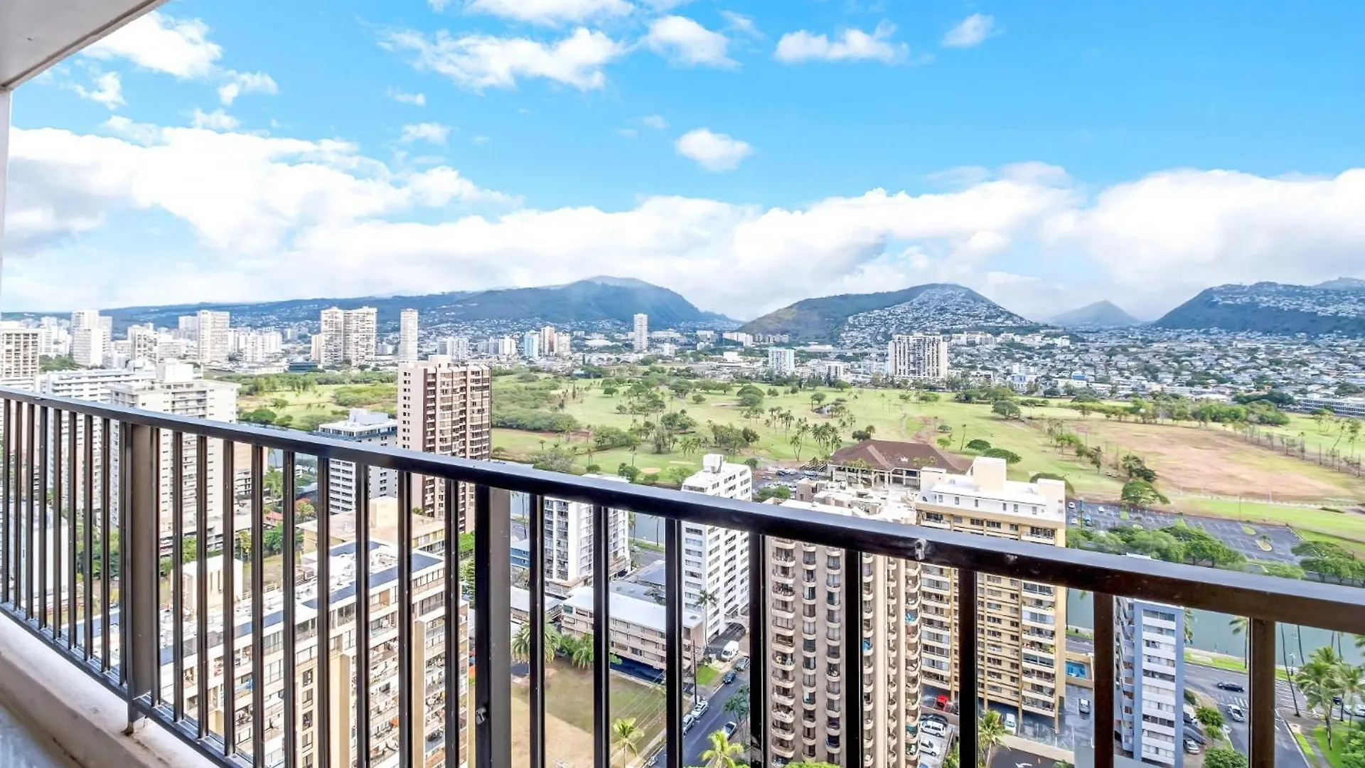 Sunrise Serenity On The 30Th Floor - Modern Waikiki Escape With Views And Free Parking Honolulu